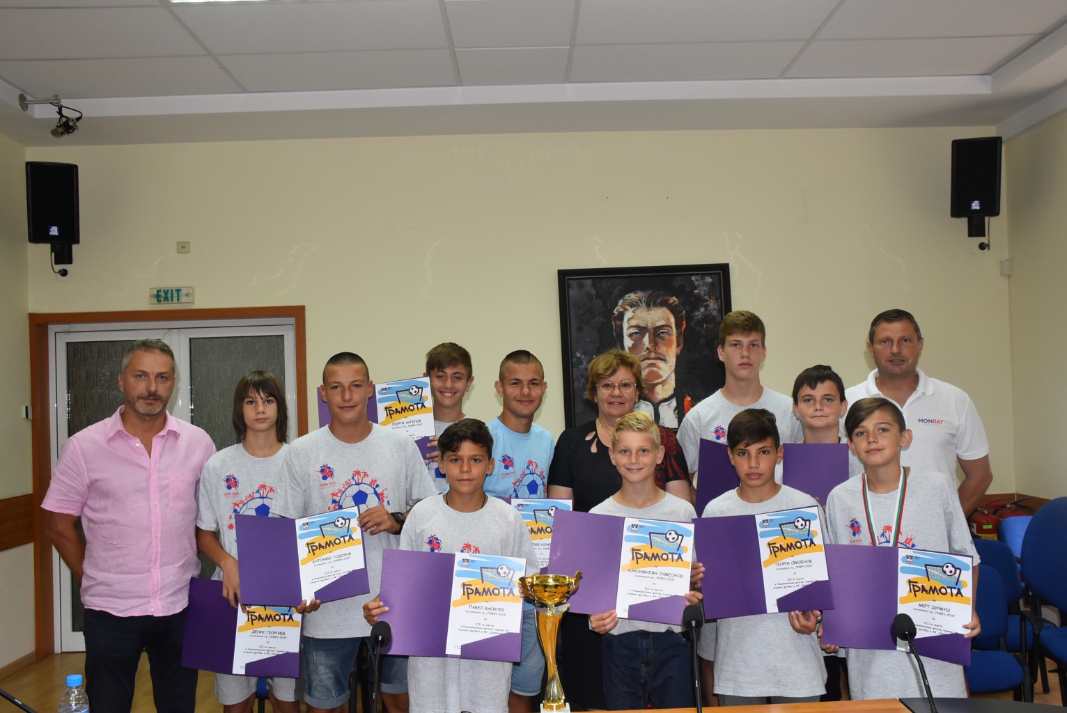 nagratifutbol3107181 Кметът на Ловеч връчи грамоти на отбора по плажен футбол