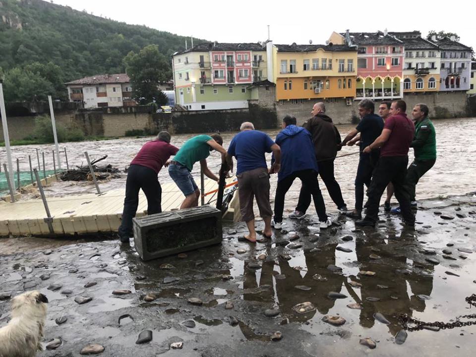 v scena 1 ПАДНАЛИТЕ ВАЛЕЖИ ПРЕЗ ПОСЛЕДНОТО ДЕНОНОЩИЕ В ЛОВЕЧ НЕ СА НАНЕСЛИ ЗНАЧИМИ ЩЕТИ