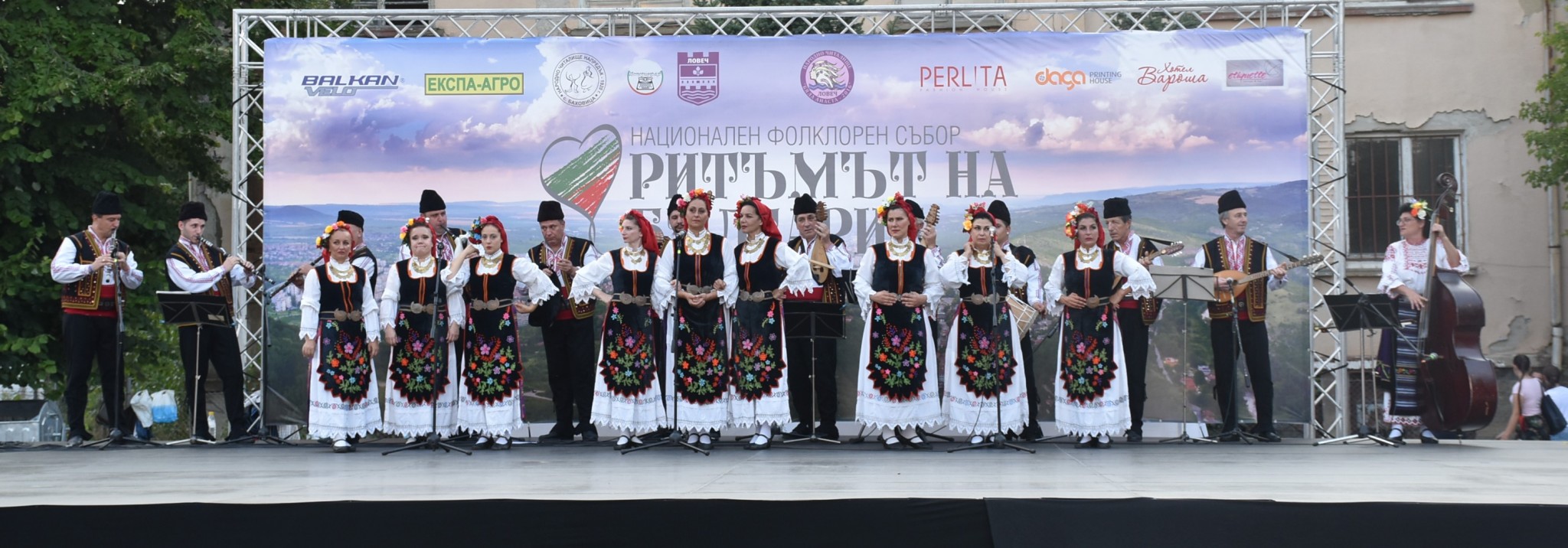 ritam2108188 „Ритъмът на България 2018“ в Ловеч тръгна с вода от менче, гръм от кремъклия и българския трибагреник „Ритъмът на България 2018“ в Ловеч тръгна с вода от менче, гръм от кремъклия и българския трибагреник