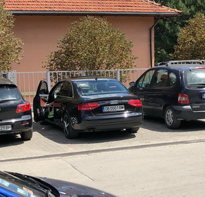 slujebnakola17081812 Гражданин пита институциите какво прави служебен автомобил на паркинга на магазин "Билла" в събота (11.08) по обяд