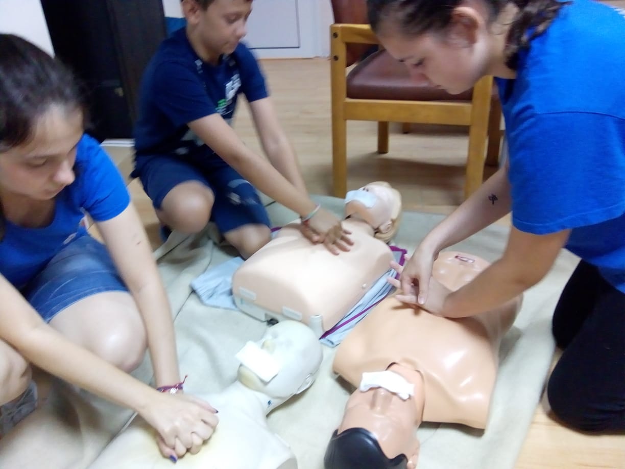 redcross150918A ОС НА БЧК ЛОВЕЧ ОБУЧИ ДОБРОВОЛЦИТЕ НА БИБЛИОТЕКАТА ЗА ОКАЗВАНЕ НА ПЪРВА ДОЛЕКАРСКА ПОМОЩ