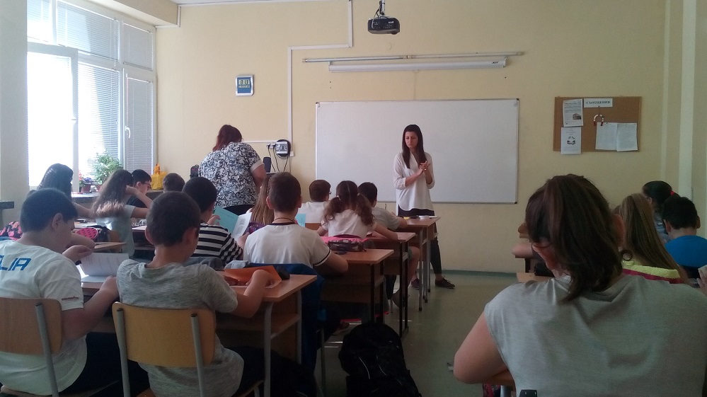 Lilia Petrova2211181 Лилия Петрова: "Учителят винаги е бил супергерой, но сега вълшебните атрибути като показалка, карта и речник са заменени от мултимедия, интернет и различни образователни приложения"