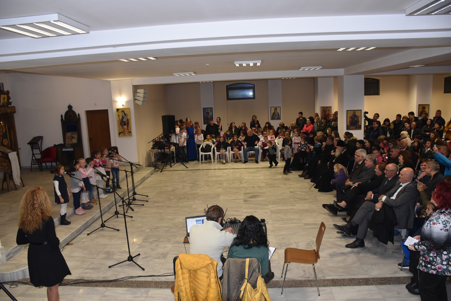 hristiankosemeistvo2211183 С „Победната песен“ започна вечерта на християнското семейство в приземния храм „Въведение Богородично“ в Ловеч