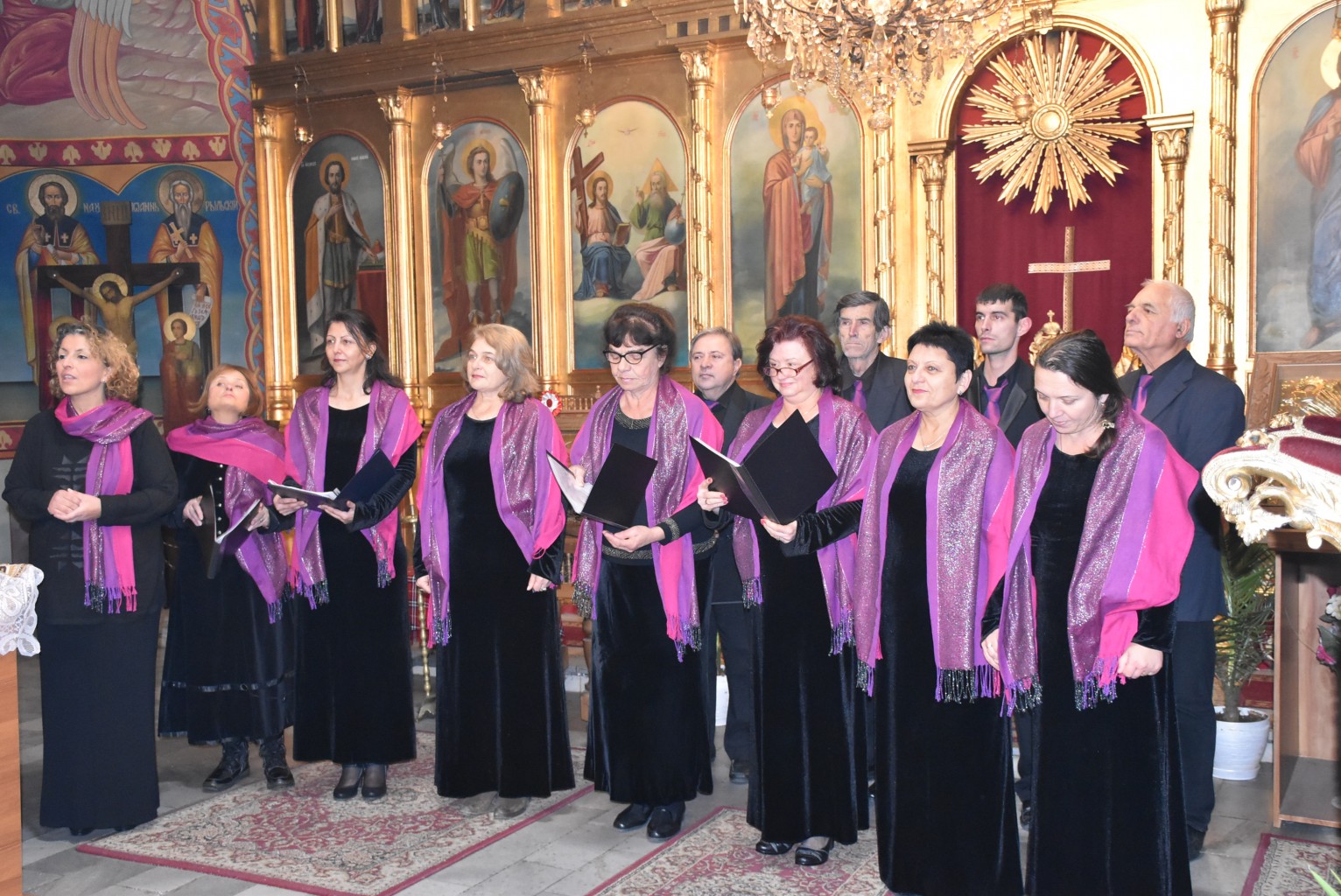 rojdestvenskikoncert2112185 Рождественски концерт се състоя в храма „Света Троица“ в Ловеч