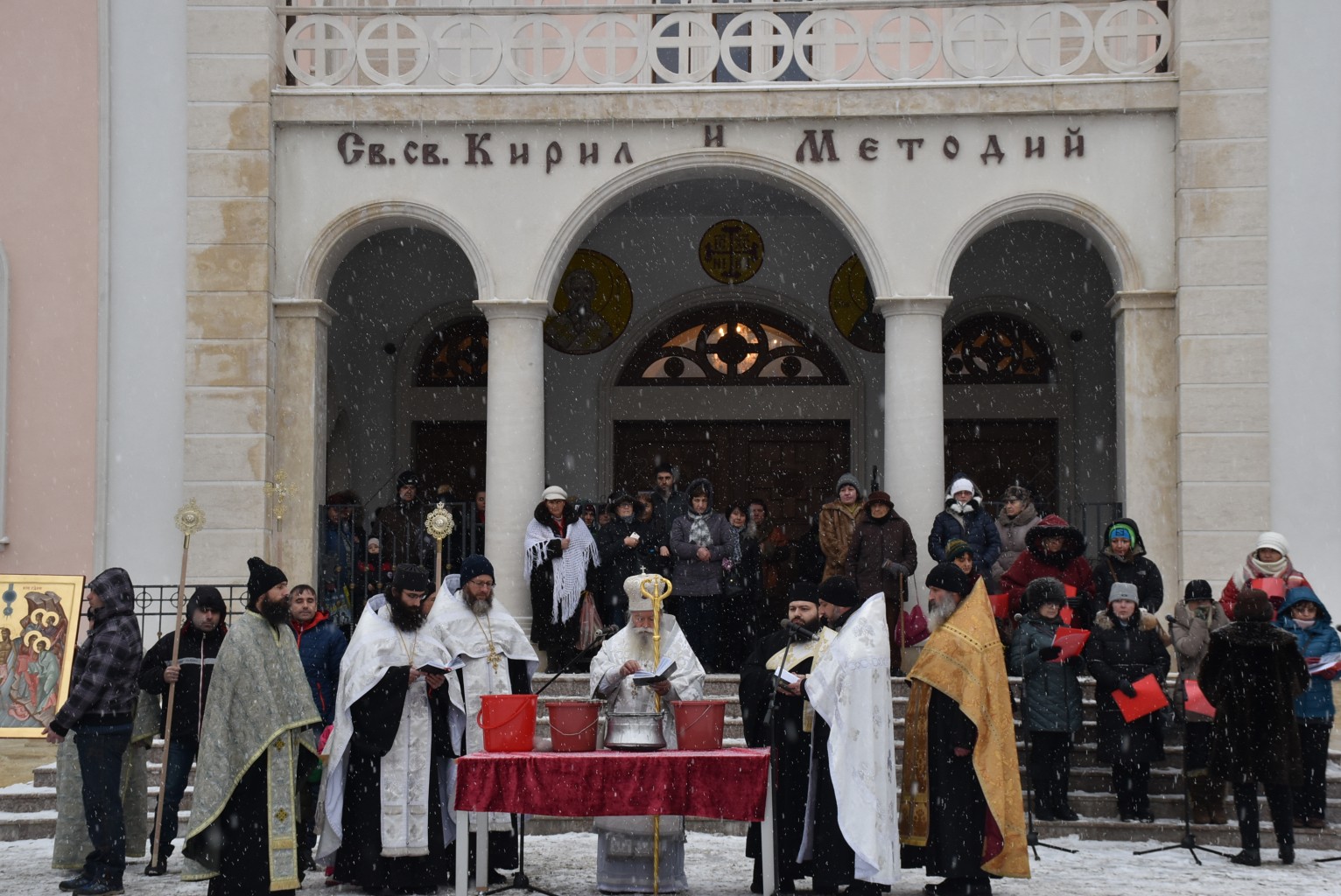bogoiavlenie5 По традиция на Йордановден в Ловеч ще бъдат осветени бойните знамена и ще бъде хвърлен Богоявленският кръст във водите на река Осъм