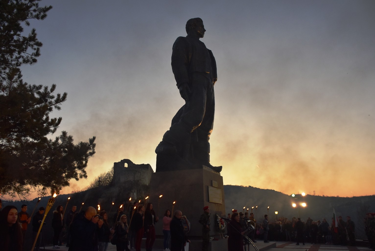 poklonenielevski1802191 Гражданско поклонение за Левски се състоя в Ловеч