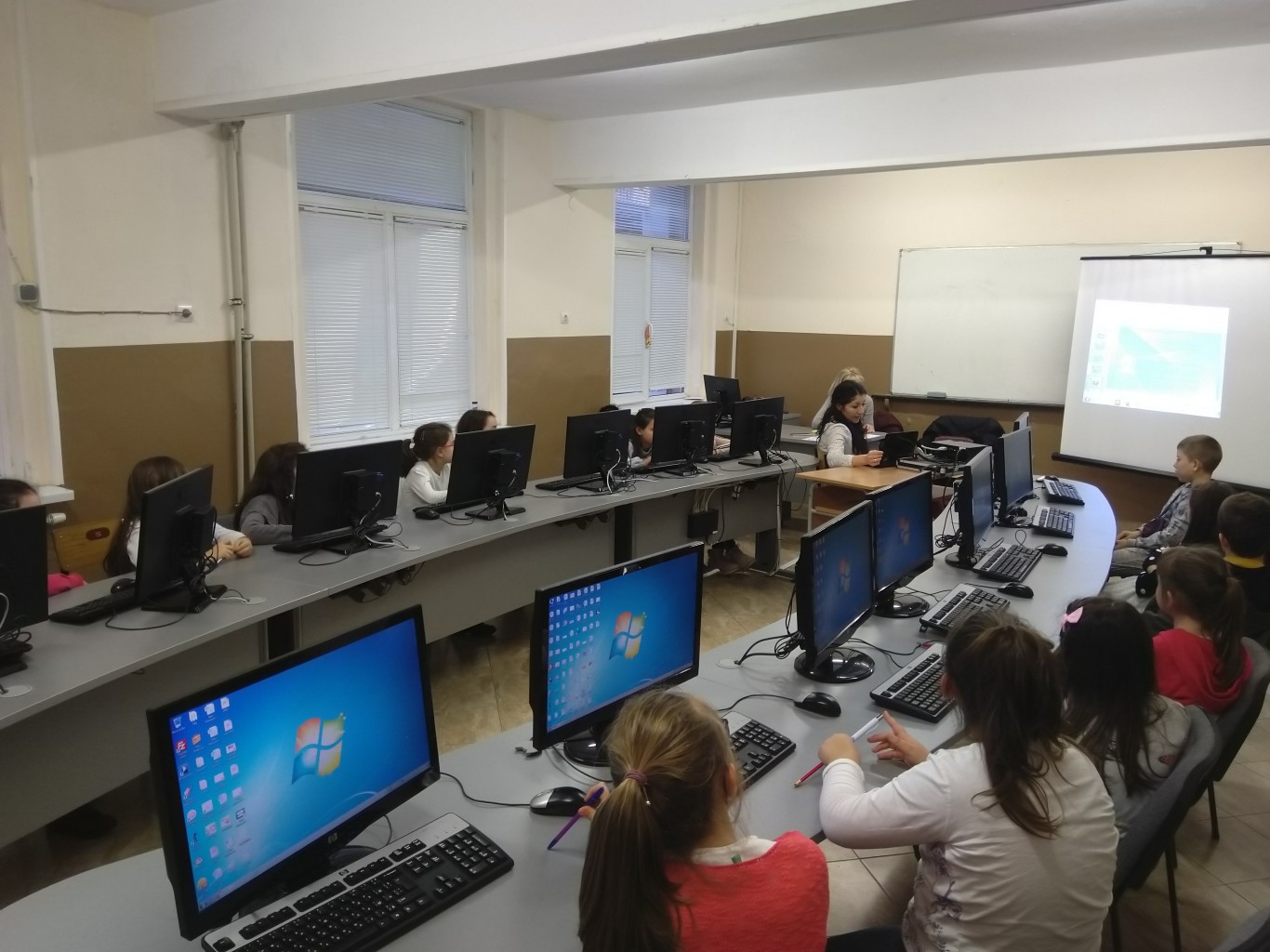 pravnivencenter1202191 ПРЕВАНТИВНО-ИНФОРМАЦИОННИЯТ ЦЕНТЪР ЗА БОРБА С НАРКОТИЧНИТЕ ВЕЩЕСТВА КЪМ ОБЩИНА ЛОВЕЧ ОТБЕЛЯЗА МЕЖДУНАРОДЕН ДЕН ЗА БЕЗОПАСЕН
