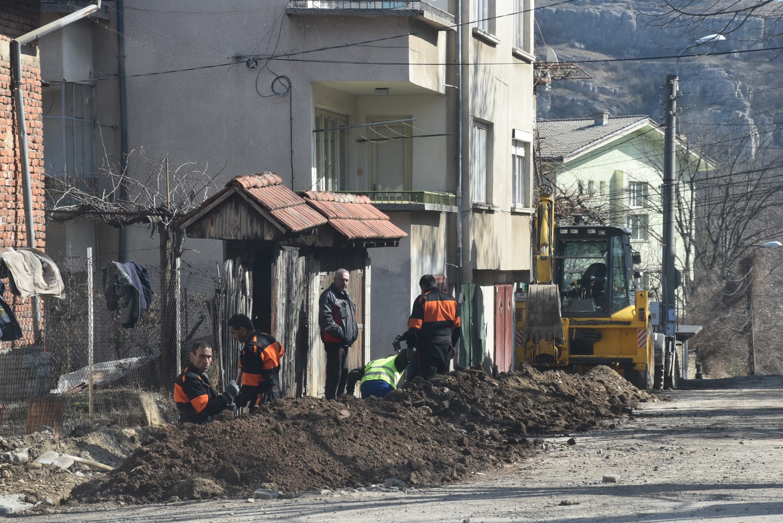 remonti2003192 Текущите ремонти на пътната и уличната инфраструктура в Ловеч са на стойност над 3 883 000 лв