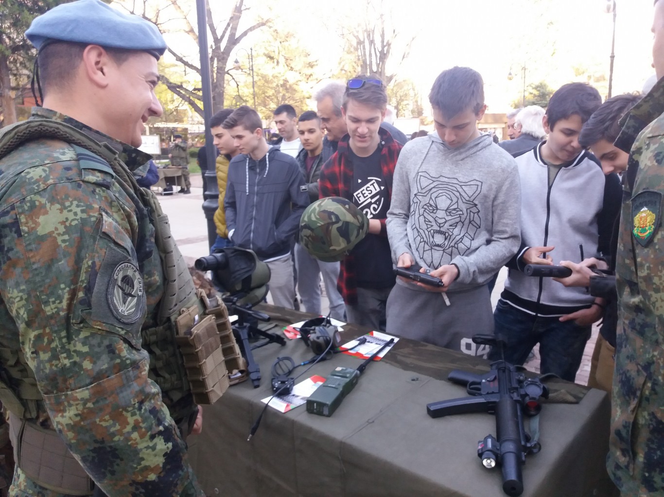 voinici2803191 При голям интерес премина представянето на Националната кампания „Бъди войник“ в Ловеч