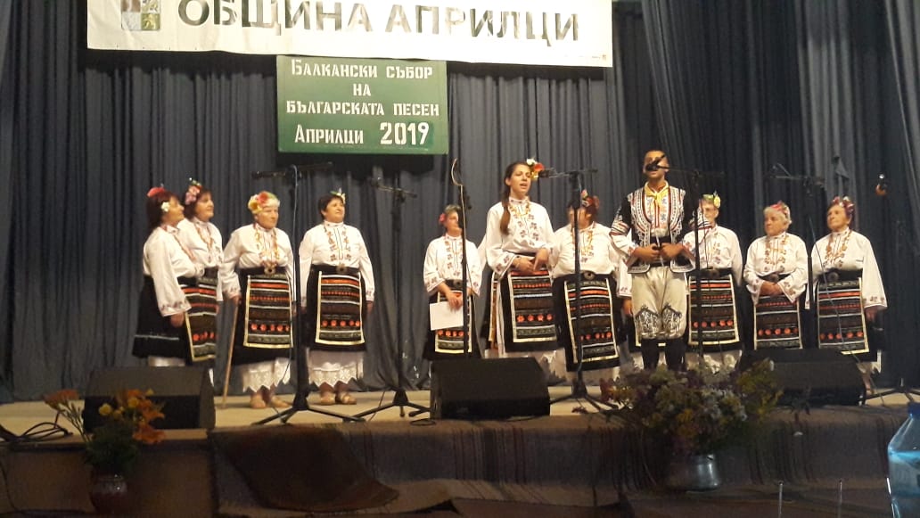 chitalishtemedal2606191 Фолклорна група „Българка“ при Народно читалище „Христо Ботев 1928 г.“ с. Пресяка със златен медал от „Балканския събор на българската песен Априлци 2019 г.“