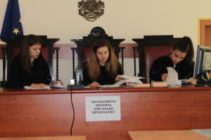 sadproces270619 3 Окръжен съд – Ловеч успешно приключи с образователната програма на ВСС „Съдебната власт – информиран избор и гражданско доверие. Отворени съдилища и прокуратури“