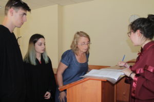 sadproces270619 4 Окръжен съд – Ловеч успешно приключи с образователната програма на ВСС „Съдебната власт – информиран избор и гражданско доверие. Отворени съдилища и прокуратури“