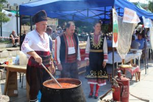 tetevensalamura2406194 2500 порции бяха раздадени на традиционния Празник на Тетевенската саламура