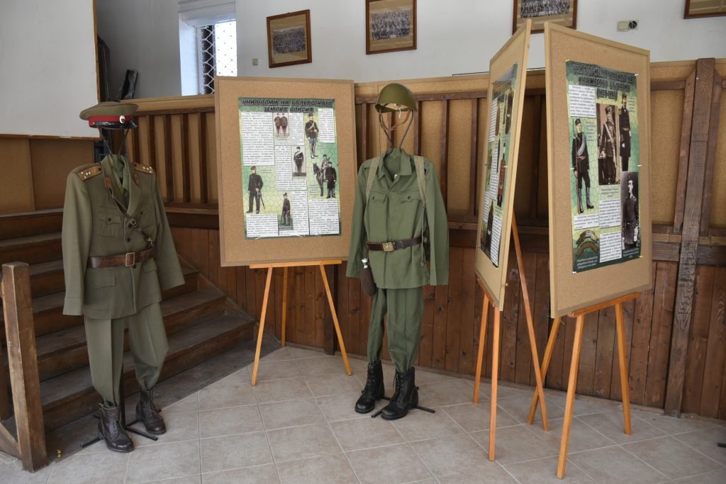 izlojbamilitary1007191 Изложба в Ловеч показва военни униформи от фонда на Регионален исторически музей