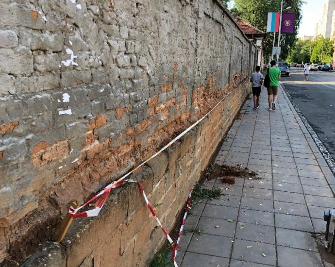 Kazarma60819 4 Временно освобождават участък от бул. „България“ в Ловеч заради ремонтни дейности