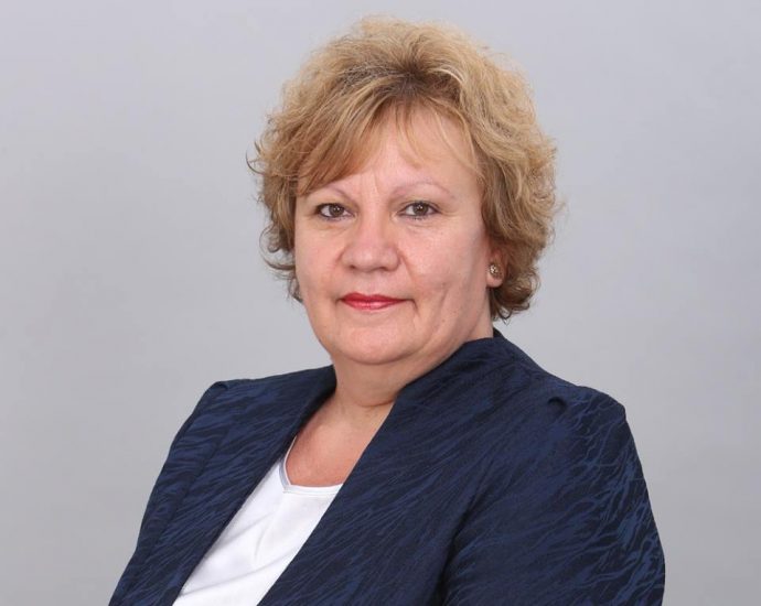 kmet marinova2008191 Проблеми с публичността: Маринова като Орешарски