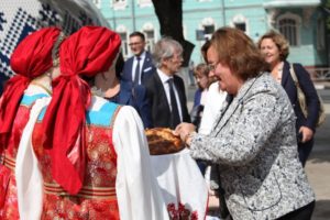 marinovariazan608192 Кметът Корнелия Маринова говори за туристическия потенциал на Ловеч на кръгла маса в Рязан