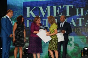 kmetnagrada1909191 Портала на българските общини Kmeta.bg награди Корнелия Маринова в категория "Социална община“ на церемонията „Кмет на годината за мандат 2015 - 2019 ”