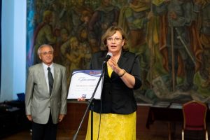 nagradaturizam1309191 Кметът на Ловеч Корнелия Маринова с отличие за развитието на културно-историческия туризъм