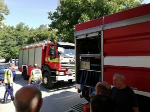 pojarlovech30919 1 Ловешките пожарникари овладяват голям пожар в центъра на града