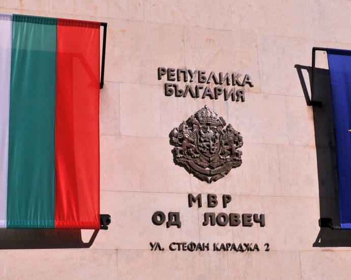 police509191 Наистина шокиращо! 3 момчета, на възраст 8, 13 и 15 години използвайки сила  са отнели сумата от 20 лева от 51-годишен мъж!
