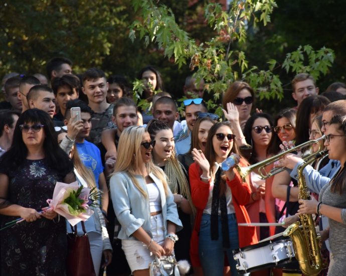 uchebnagodina1609194 Новата учебна година в Ловеч започна