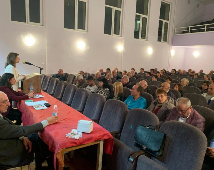 bspbahovica151019 1 Трябва да направим така, че в Ловеч вечер да има повече светещи прозорци, заяви Радина Банкова, кандидат за кмет на общината пред жителите на село Баховица