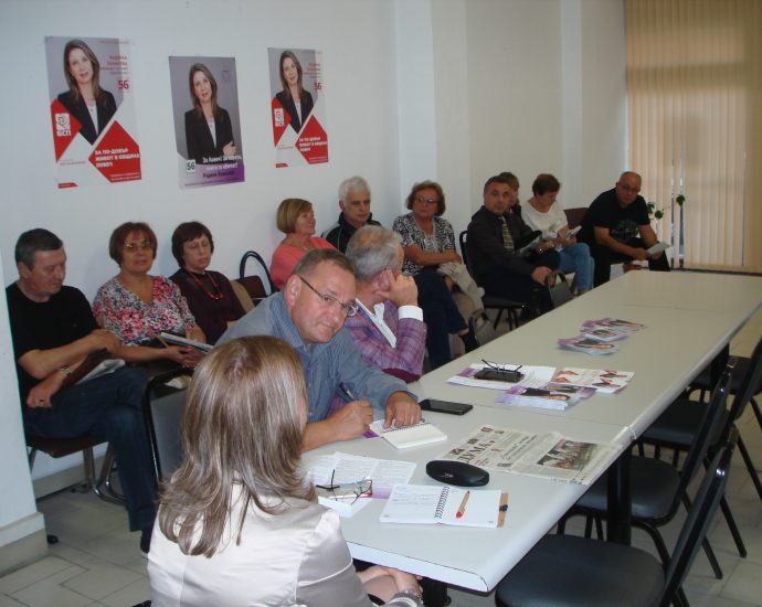 bspsavetnicikmetove141019 1 Кметове и общински съветници от БСП от предишни мандати на местното самоуправление в Ловеч подкрепиха Радина Банкова като кандидат за кмет.