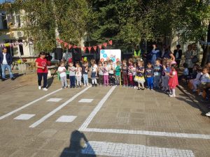 cdgiuni231019 11 В Детска градина "1 юни" се проведе празник по безопасност на движението по пътищата под надслов „Правилата на пътя щом познавам – мога да се състезавам“