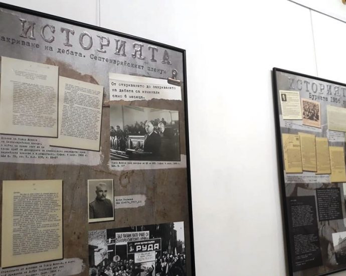 izlojbadosieta1410191 Изложба за десталинизацията и противоречивото десетилетие (1953-1964) гостува в Ловеч на 16 октомври