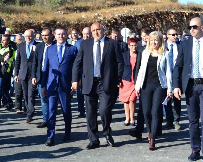 otkrivanemagistralahemus111019 23 Премиерът Борисов на новия участък от „Хемус“: Това е едно изключително съоръжение, за което българските строители имат много да разказват