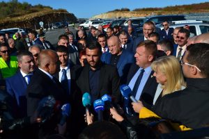 otkrivanemagistralahemus111019 32 Премиерът Борисов на новия участък от „Хемус“: Това е едно изключително съоръжение, за което българските строители имат много да разказват