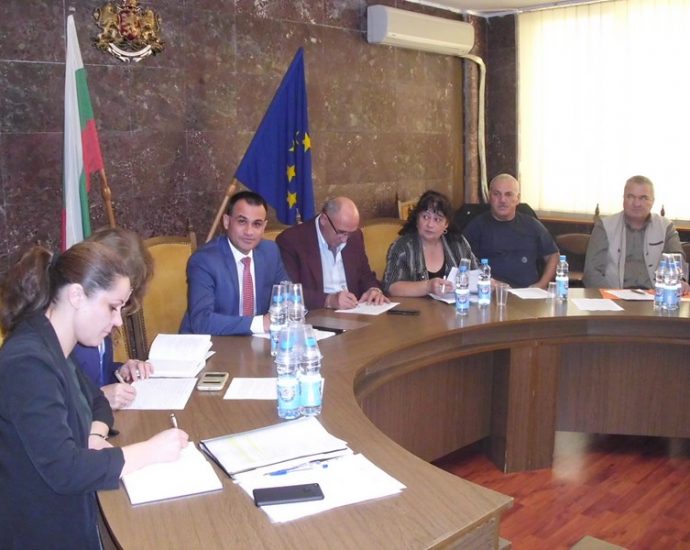 oukom2110191 Областната комисия по заетостта прие информацията за потребностите на пазара на труда