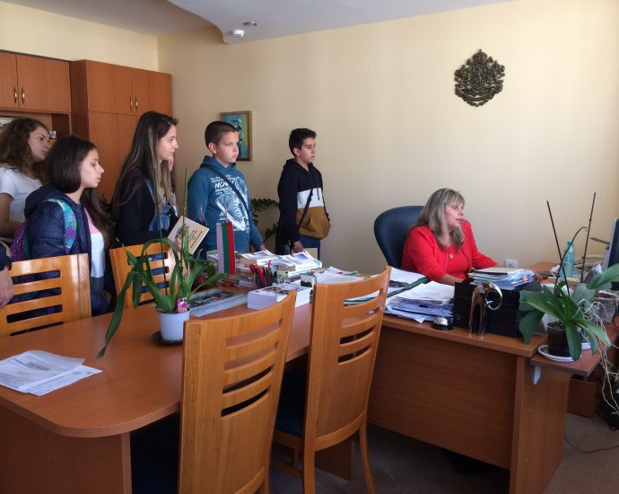 saddecanagradi111019 1 Две първи награди в конкурса за ученическо есе на Окръжен съд – Ловеч