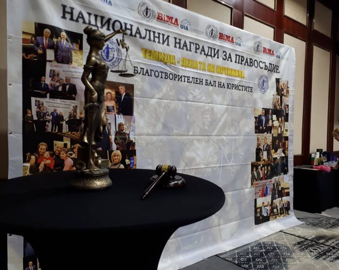 baliuristi2711191 Окръжният прокурор на Ловеч Валентин Вълков стана „Прокурор на годината“ в Националните награди за правосъдие