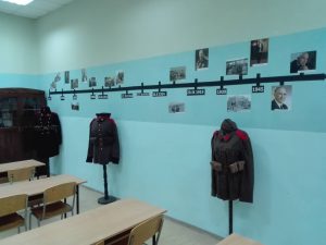 gimnaziata2311191 Честит празник! За патронния празник в Гимназията бе открит нов кабинет по история