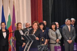 kmetmarinova1111192 С полагането на клетва встъпи в длъжност официално и преизбраният за втори мандат кмет на Ловеч Корнелия Маринова