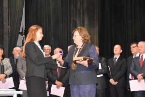 kmetmarinova1111193 С полагането на клетва встъпи в длъжност официално и преизбраният за втори мандат кмет на Ловеч Корнелия Маринова