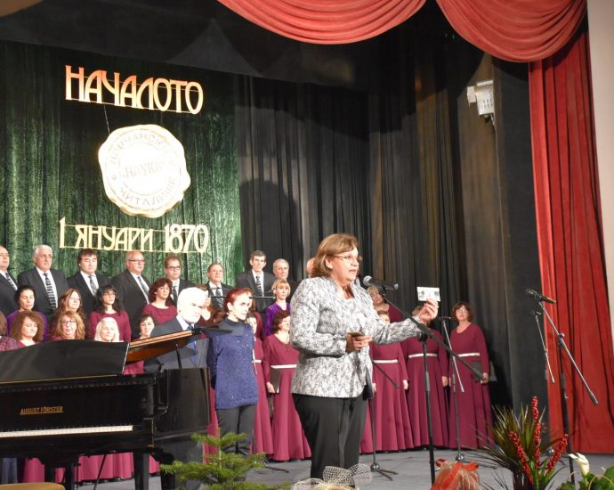 chitalishtelovech1112195 КОРНЕЛИЯ МАРИНОВА: ЗА НАС Е ЧЕСТ, ЧЕ ПРИСЪСТВАМЕ НА 150-ГОДИШНИЯ ЮБИЛЕЙ НА ЧИТАЛИЩЕТО