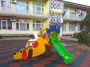 dgpuh912193 Три нови детски съоръжения като дарение получиха малчуганите от Детска ясла №3 „Мечо Пух“ в Ловеч