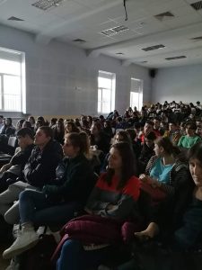 ezikovait312191 Представители на водеща американска ИТ компания се срещнаха с учениците на Езиковата