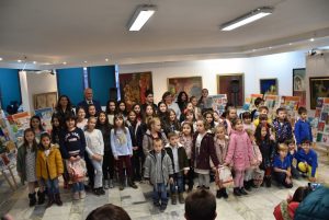 kartichkideca2012191 Малките ловешки художници създадоха над 400 коледни картички за традиционния конкурс на ОДК