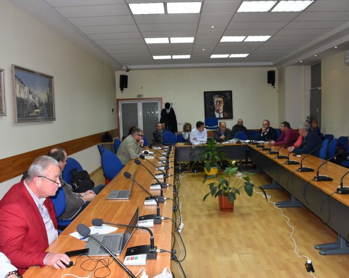 obsajdanedanaci1612192 Над два часа обсъждат предстоящото увеличение на местните данъци в Община Ловеч