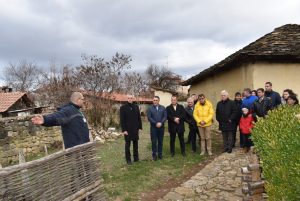 pazimost2712192 Граждани и официални лица се включиха в поклонението на местността Пази мост край Ловеч и на Къкринското ханче