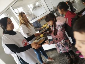 topalobiad31219 3 60 ДЕЦА ОТ ЛЕТНИЦА ЩЕ ПОЛУЧАВАТ ТОПЪЛ ОБЯД ДО КРАЯ НА ЗИМАТА ПО ПРОЕКТ НА БЧК