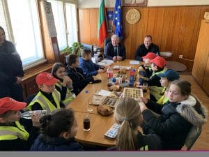 decapolice801202 Малките полицаи от ловешките Детски полицейски управление са първите гости в ОД МВР-Ловеч за Новата 2020год