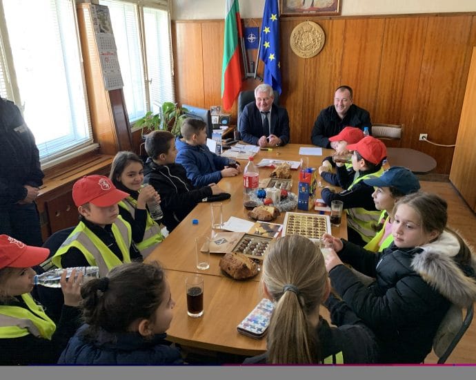 decapolice801202 Малките полицаи от ловешките Детски полицейски управление са първите гости в ОД МВР-Ловеч за Новата 2020год