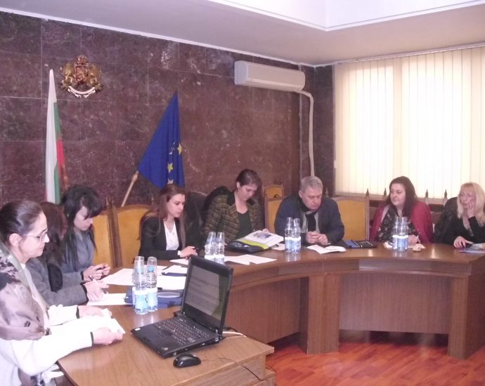 vikasoc2701201 Работна среща между служители на Асоциация по ВиК на обособената територия, обслужвана от „ВиК“ АД – Ловеч и представители на общините проведе областният управител Ваня Събчева