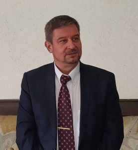julianpodkrepa1702201 За авторитета на учителя и зависимостта от родителите