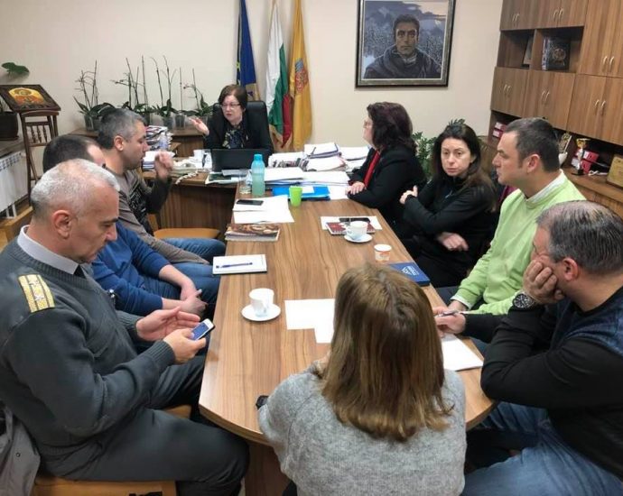 troyanshtab602201 В Троян са спрени учебните занятия за два дни. Обстановката след с снеговалежа е тежка